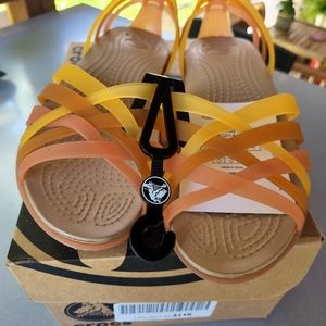 NWT Size 8 Cross Hurache Flat Sandals
